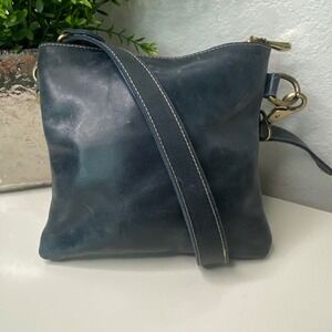 UNOETH Amara Leather Crossbody Bag Adjustable Strap Small Everyday Purse Handbag